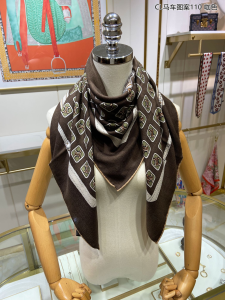 Luxury Womens Scarf Celine Triomphe Silk Scarf in Brown 110x110CM A151PP260 AA161971