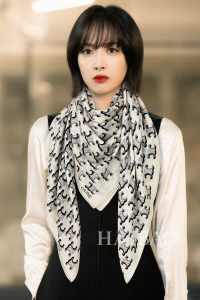 Luxury Womens Scarf Celine Beige Triomphe Silk Scarf 140x140CM A151PP250 AA162924