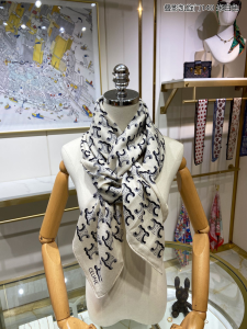 Luxury Womens Scarf Celine Beige Triomphe Silk Scarf 140x140CM A151PP250 AA162924