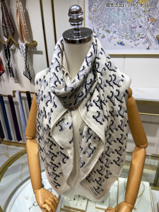 Luxury Womens Scarf Celine Beige Triomphe Silk Scarf 140x140CM A151PP250 AA162924