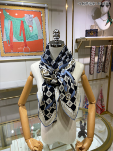 Luxury Womens Scarf Celine Triomphe Silk Scarf in Black 140x140CM A151PP300 AA162954