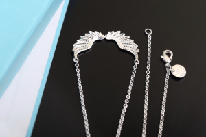 Luxury Womens Jewelry Tiffany Crystals Wings Shape Pendant Necklace A205PP120 AA163355