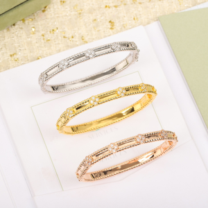 Van Cleef Arpels Perlee Sweet Clovers Bracelet 