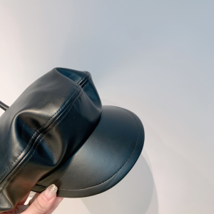 Luxury Womens Hats Dior Black Leather Newsboy Cap Hat A190PP100 AA163873