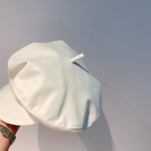 Luxury Womens Hats Dior White Leather Newsboy Cap Hat A190PP100 AA163874