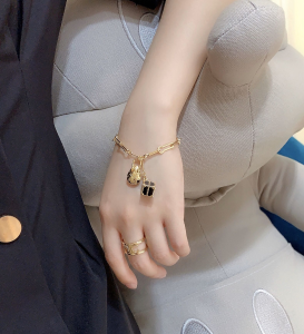 Luxury Womens Jewelry Louis Vuitton LV Minigram Chain Gold Bracelet A205PP150 AA163958