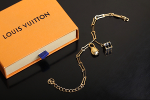 Luxury Womens Jewelry Louis Vuitton LV Minigram Chain Gold Bracelet A205PP150 AA163958