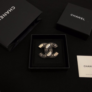 Luxury Womens Jewelry Chanel Brooch Chanel CC Logo Brooch A39PP140 AA164018