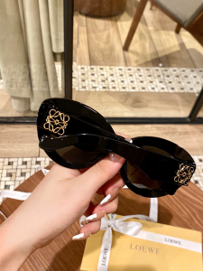 Luxury Womens Sunglasses Loewe Luxury Sunglasses LW40051F A65PP180 AA164054