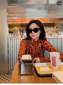 Luxury Womens Sunglasses Loewe Luxury Sunglasses LW40051F A65PP180 AA164054