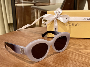 Loewe Luxury Sunglasses LW40051F 