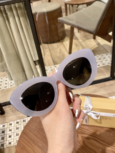 Luxury Womens Sunglasses Loewe Luxury Sunglasses LW40051F A65PP180 AA164055