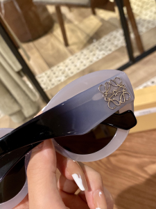 Luxury Womens Sunglasses Loewe Luxury Sunglasses LW40051F A65PP180 AA164055