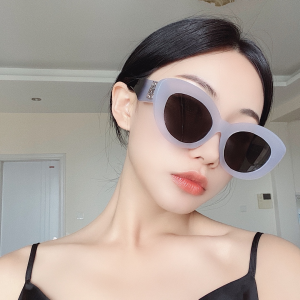 Luxury Womens Sunglasses Loewe Luxury Sunglasses LW40051F A65PP180 AA164055