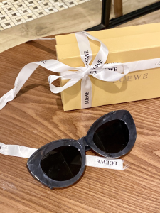 Luxury Womens Sunglasses Loewe Luxury Sunglasses LW40051F A65PP180 AA164056