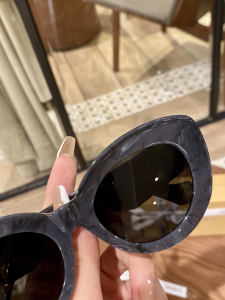 Luxury Womens Sunglasses Loewe Luxury Sunglasses LW40051F A65PP180 AA164056