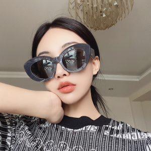 Luxury Womens Sunglasses Loewe Luxury Sunglasses LW40051F A65PP180 AA164056