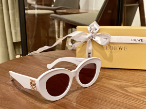 Loewe Luxury Sunglasses LW40051F 