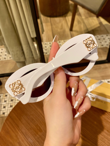 Luxury Womens Sunglasses Loewe Luxury Sunglasses LW40051F A65PP180 AA164057