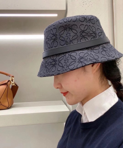 Luxury Womens Hats Loewe Anagram Bucket Hat in Black A190PP105 AA164462