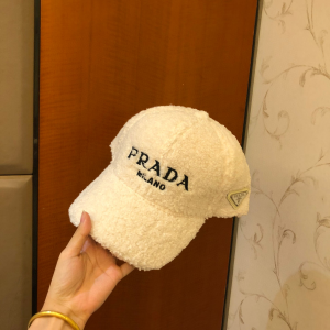 Luxury Womens Hats Prada White Shearling Wool Baseball Hat A190PP95 AA164475