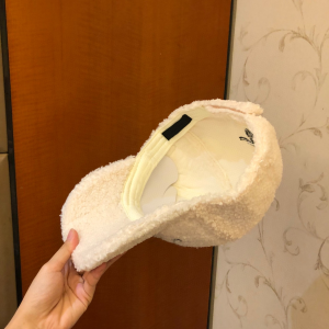 Luxury Womens Hats Prada White Shearling Wool Baseball Hat A190PP95 AA164475