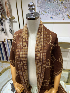 Luxury Womens Scarf Gucci Brown and Beige GG Wool Scarf 46x180CM A151PP240 AA164727