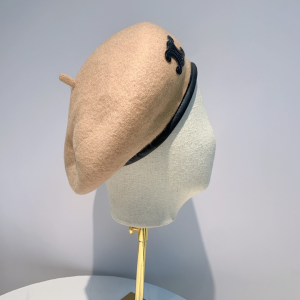 Luxury Womens Hats Celine Triomphe Beige Cashmere Wool Beret Hat A190PP110 AA164954