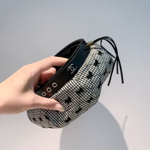 Luxury Womens Hats Chanel Black White Quilted Cotton Beret Hat A190PP105 AA164957