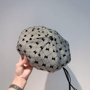 Luxury Womens Hats Chanel Black White Quilted Cotton Beret Hat A190PP105 AA164957