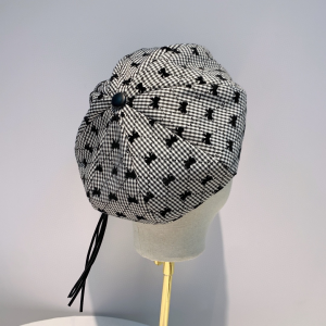 Luxury Womens Hats Chanel Black White Quilted Cotton Beret Hat A190PP105 AA164957
