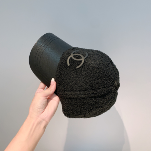 Luxury Womens Hats Chanel CC Logo Black Shearling Fur Baseball Hat A190PP90 AA164948
