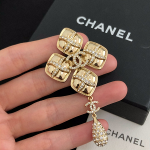 Chanel Brooch Chanel Criss Cross Gold Brooch 