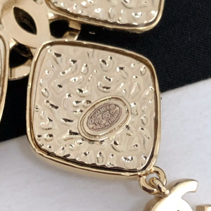 Luxury Womens Jewelry Chanel Brooch Chanel Criss Cross Gold Brooch A39PP165 AA165468