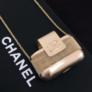 Luxury Womens Jewelry Chanel Chain Airpod Case in Gold A39PP250 AA166377