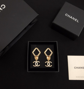 Luxury Womens Jewelry Chanel Earring Chanel Crystals CC Earrings A39PP150 AA166376