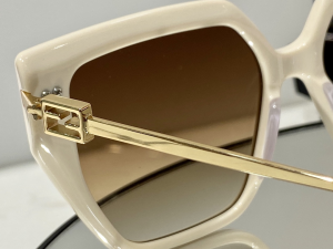Luxury Womens Sunglasses Fendi Luxury Sunglasses FF40012 A65PP180 AA168424