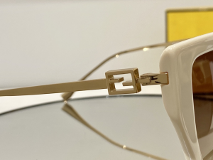 Luxury Womens Sunglasses Fendi Luxury Sunglasses FF40012 A65PP180 AA168424