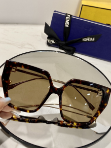 Luxury Womens Sunglasses Fendi Luxury Sunglasses FF40012 A65PP180 AA168425