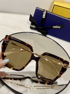 Luxury Womens Sunglasses Fendi Luxury Sunglasses FF40012 A65PP180 AA168425