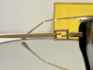 Luxury Womens Sunglasses Fendi Luxury Sunglasses FF40012 A65PP180 AA168425