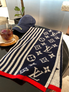 Louis Vuitton Monogram Stripes Cashmere Knit Scarf Blue Louis Vuitton Monogram Stripes Cashmere Knit Scarf Blue