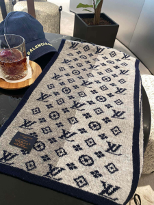 Louis Vuitton Monogram Stripes Cashmere Knit Scarf Gray Louis Vuitton Monogram Stripes Cashmere Knit Scarf Gray