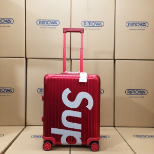 Rimowa x Supreme Topas Multiwheel Suitcase Red 60L Rimowa x Supreme Topas Multiwheel Suitcase Red 60L