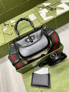 Luxury Womens Handbags Gucci Top Handle Bag Gucci Small Bamboo Tote Shoulder Bag in Black Leather 675797 21x15x7CM A09PP1180 AA170584 Luxury Womens Handbags Gucci Top Handle Bag Gucci Small Bamboo Tote Shoulder Bag in Black Leather 675797 21x15x7CM A09PP1180 AA170584