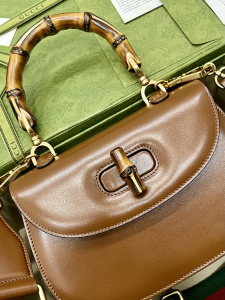 Luxury Womens Handbags Gucci Top Handle Bag Gucci Small Bamboo Tote Shoulder Bag in Brown Leather 675797 21x15x7CM A09PP1180 AA170585 Luxury Womens Handbags Gucci Top Handle Bag Gucci Small Bamboo Tote Shoulder Bag in Brown Leather 675797 21x15x7CM A09PP1180 AA170585