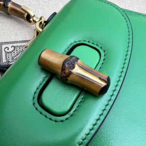 Luxury Womens Handbags Gucci Shoulder Bag Gucci Mini Top Handle Bag with Bamboo in Green Leather 686864 17x12x7CM A09PP1080 AA171499 Luxury Womens Handbags Gucci Shoulder Bag Gucci Mini Top Handle Bag with Bamboo in Green Leather 686864 17x12x7CM A09PP1080 AA171499
