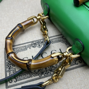 Luxury Womens Handbags Gucci Shoulder Bag Gucci Mini Top Handle Bag with Bamboo in Green Leather 686864 17x12x7CM A09PP1080 AA171499 Luxury Womens Handbags Gucci Shoulder Bag Gucci Mini Top Handle Bag with Bamboo in Green Leather 686864 17x12x7CM A09PP1080 AA171499