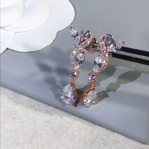 De Beers Earrings De Beers Rose Gold Adonis Rose Diamond Pendant Earrings De Beers Earrings De Beers Rose Gold Adonis Rose Diamond Pendant Earrings