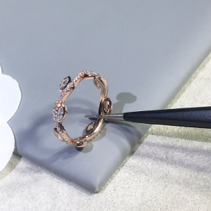 De Beers Ring De Beers Rose Adonis Engagement Ring and Wedding Band De Beers Ring De Beers Rose Adonis Engagement Ring and Wedding Band